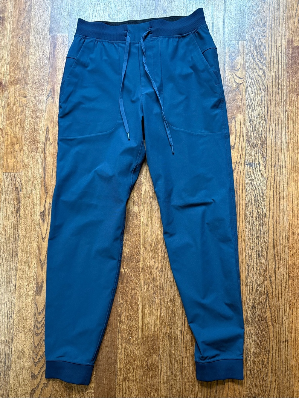 Men’s lulu joggers navy M